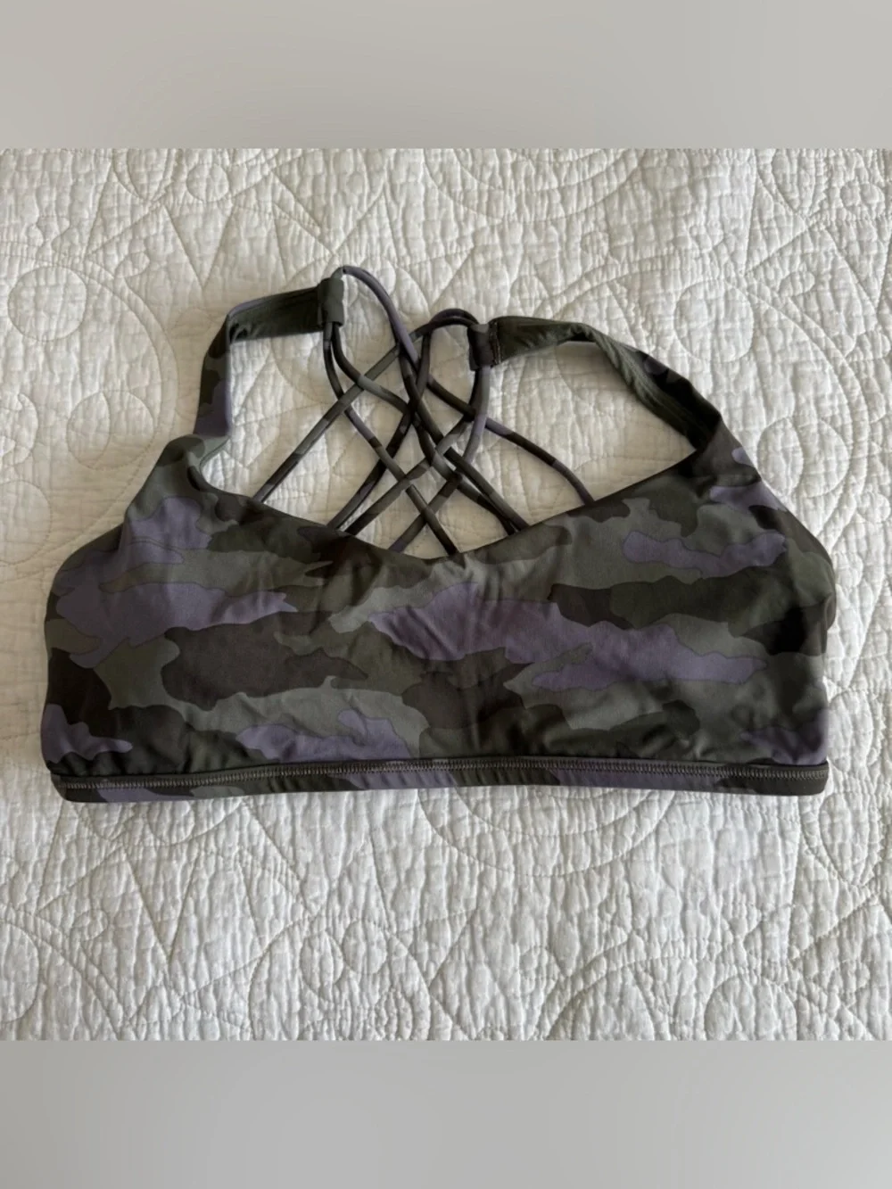 Lululemon Free to Be Bra in Olive Green Women’s Size 14